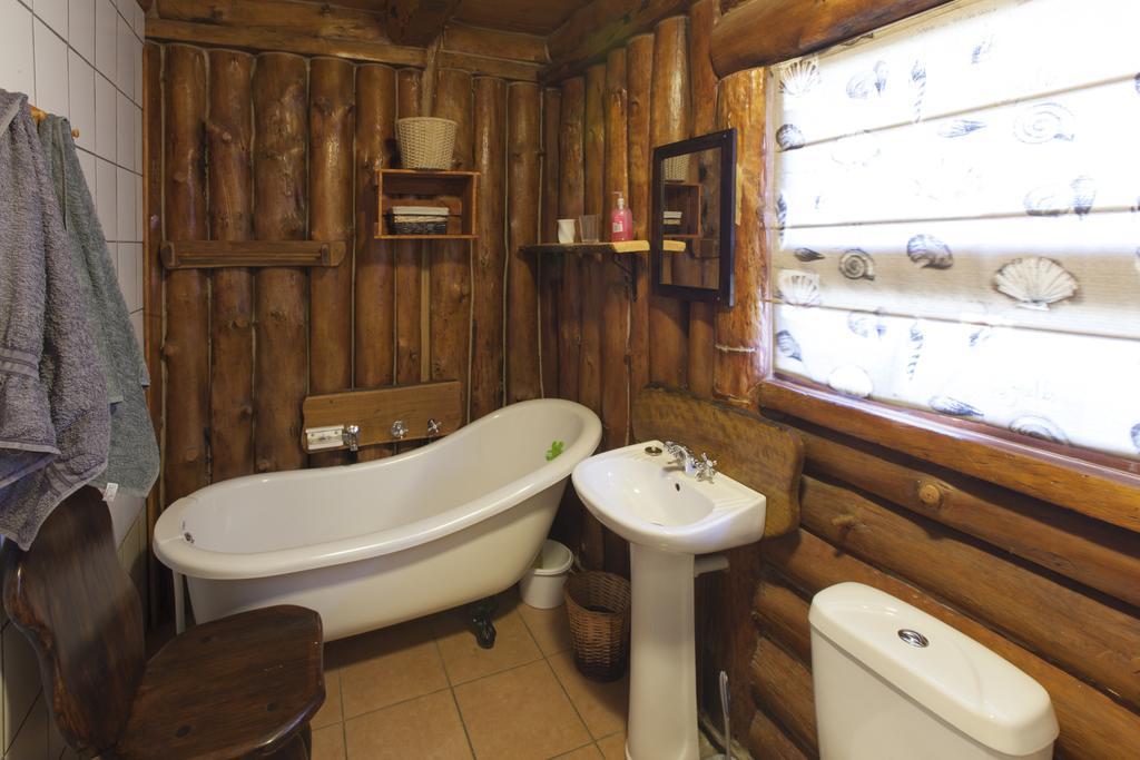 A Log Home At Buffalo Creek Buffeljagsrivier Exteriör bild