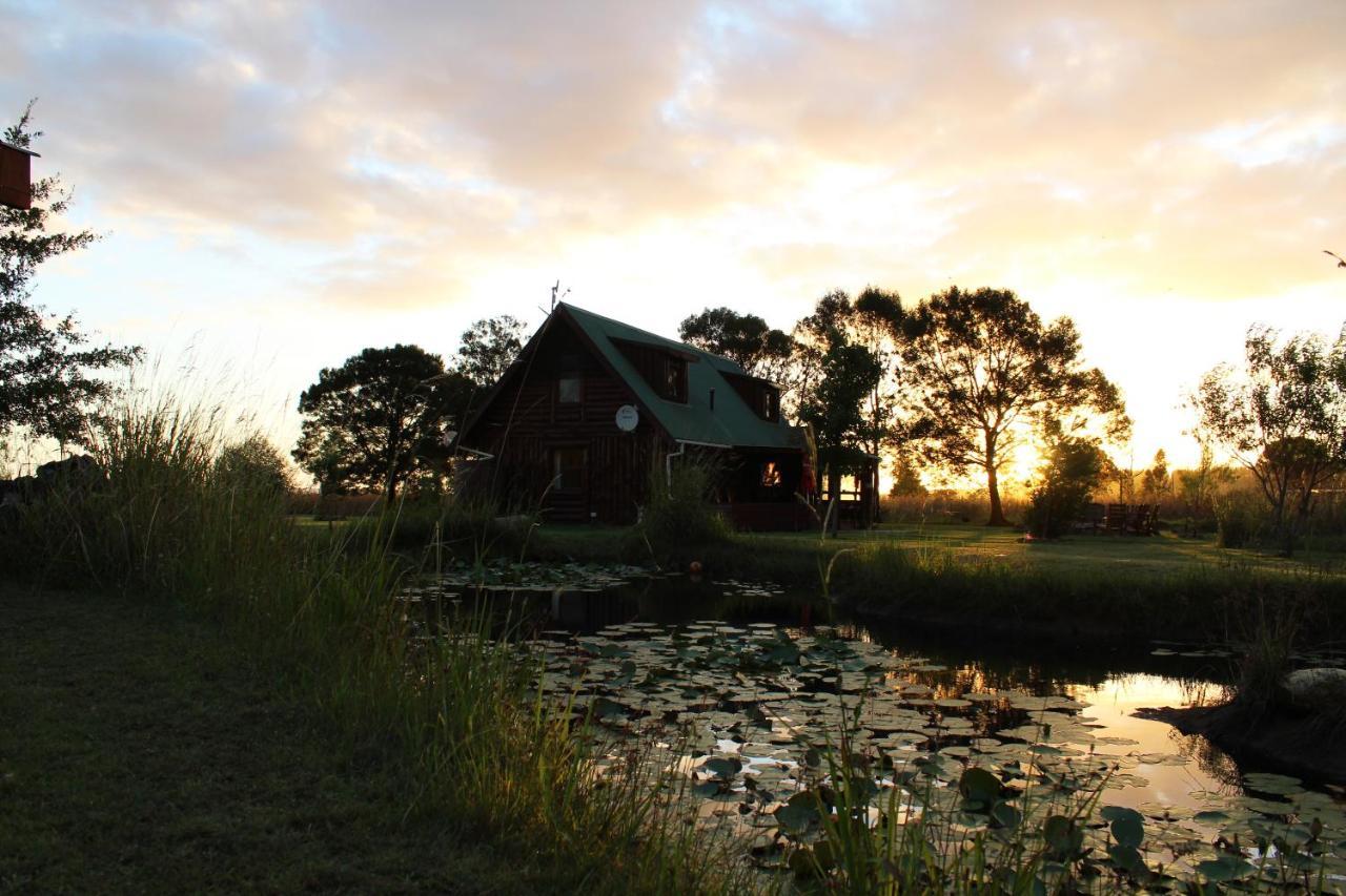 A Log Home At Buffalo Creek Buffeljagsrivier Exteriör bild